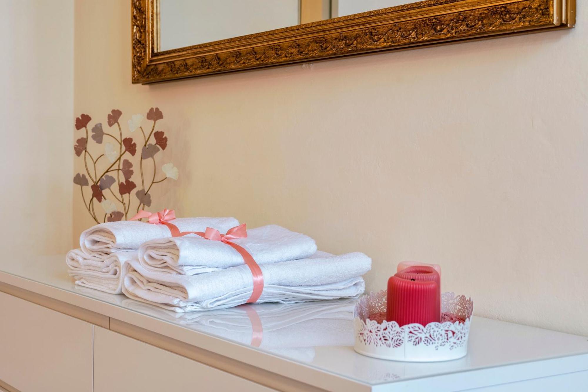 Iseo Portelle Holiday With Private Parking And Bike Storage Luaran gambar