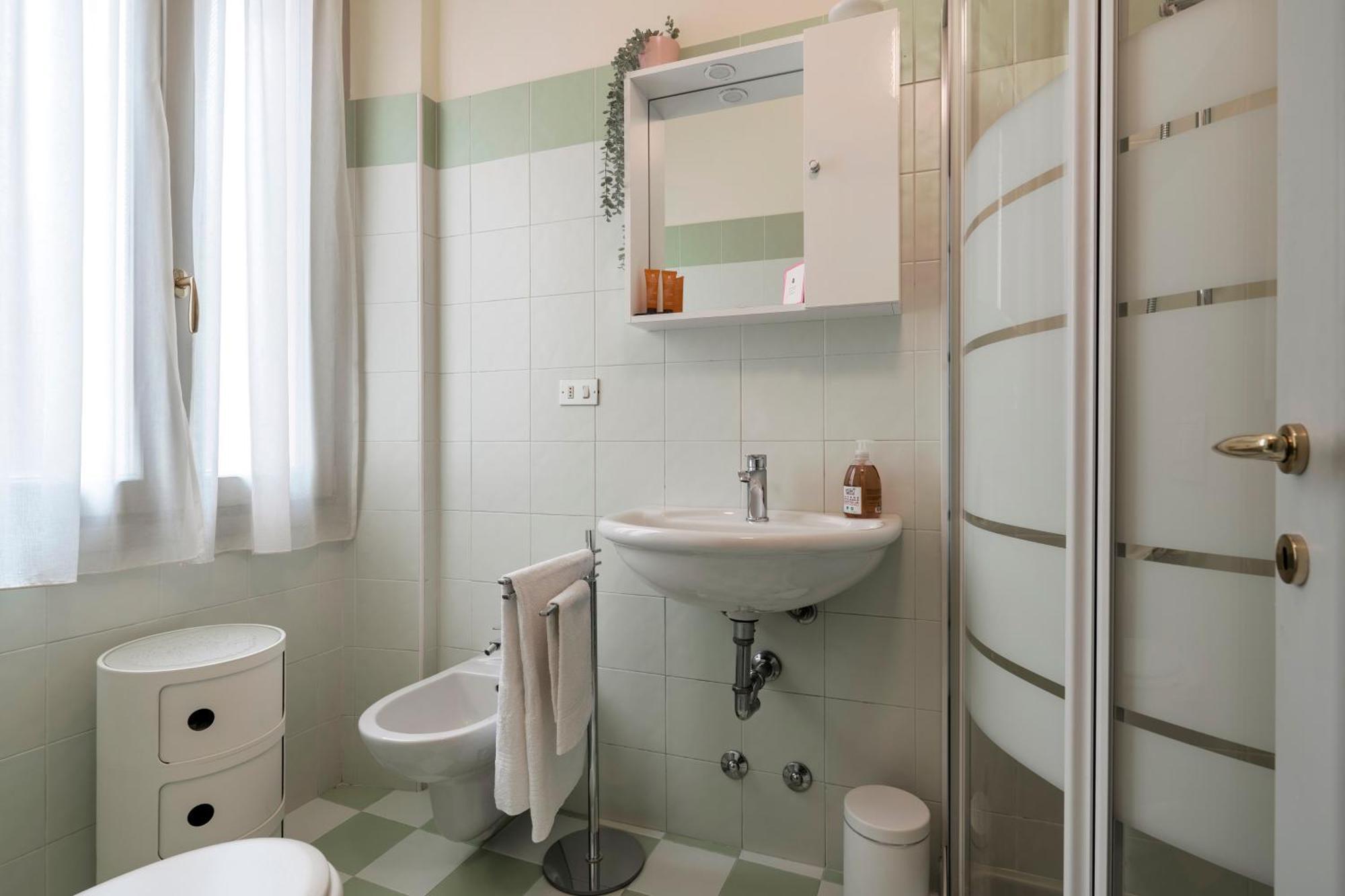 Iseo Portelle Holiday With Private Parking And Bike Storage Luaran gambar